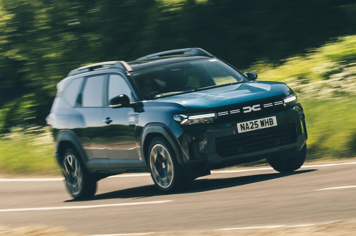 dacia-bigster-front-quarter-tracking